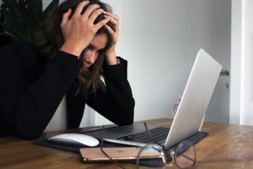 Symptome psychischer Belastung: Erkennen und Bewältigen von Stress im Alltag